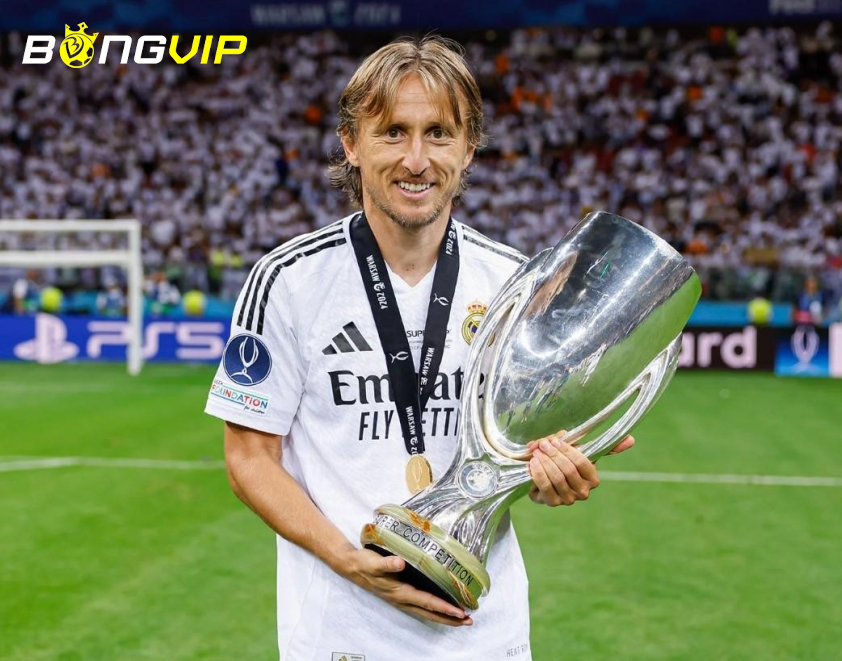 Luka Modric hiện là cầu thủ giành nhiều danh hiệu nhất lịch sử Real Madrid.