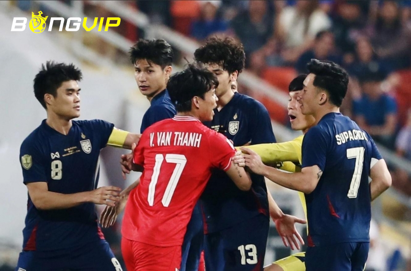 Supachok gây tranh cãi với bàn thắng không được fair-play vào lưới Việt Nam.